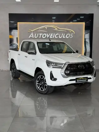TOYOTA HILUX 2.8 D-4D TURBO DIESEL CD SRX 4X4 AUTOMÁTICO