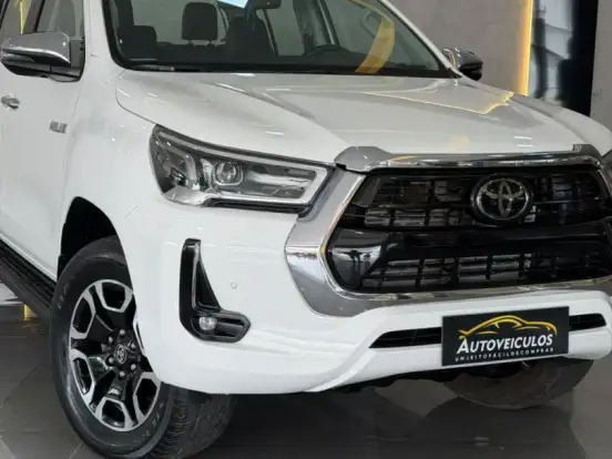 TOYOTA-HILUX-2.8 D-4D TURBO DIESEL CD SRX 4X4 AUTOMÁTICO TOYOTA-HILUX-2021