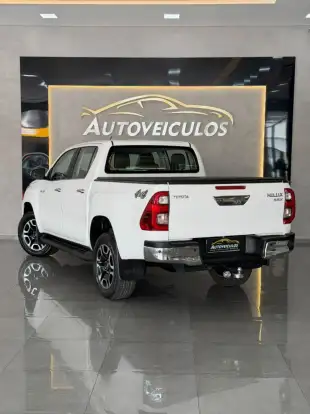 TOYOTA-HILUX-2021