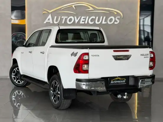 TOYOTA-HILUX-2.8 D-4D TURBO DIESEL CD SRX 4X4 AUTOMÁTICO TOYOTA-HILUX-2021