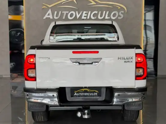 TOYOTA-HILUX-2.8 D-4D TURBO DIESEL CD SRX 4X4 AUTOMÁTICO TOYOTA-HILUX-2021