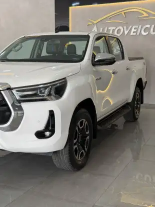 TOYOTA-HILUX-2021