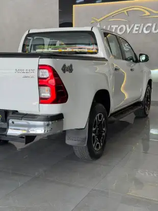 TOYOTA-HILUX-2021