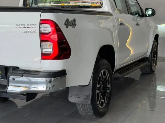 TOYOTA-HILUX-2.8 D-4D TURBO DIESEL CD SRX 4X4 AUTOMÁTICO TOYOTA-HILUX-2021