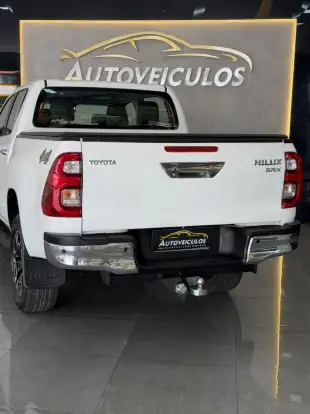 TOYOTA-HILUX-2021