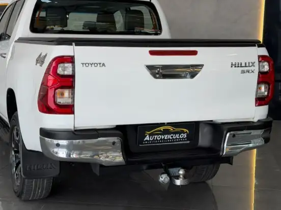 TOYOTA-HILUX-2.8 D-4D TURBO DIESEL CD SRX 4X4 AUTOMÁTICO TOYOTA-HILUX-2021
