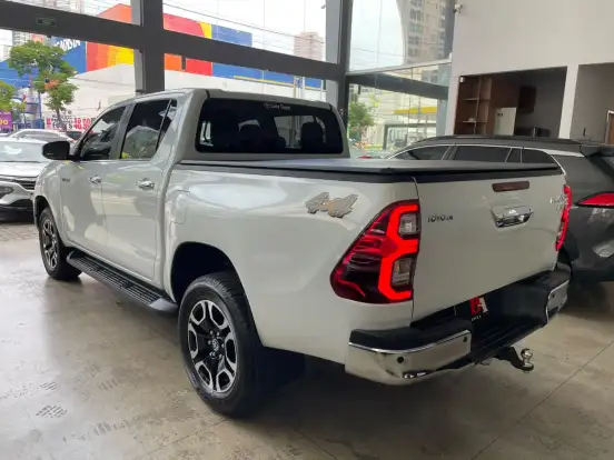 TOYOTA-HILUX-2026