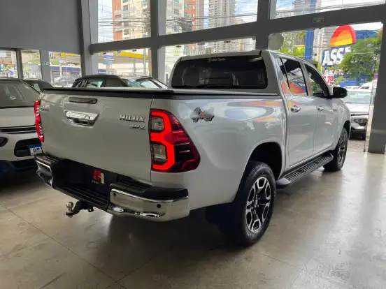 TOYOTA-HILUX-2.8 D-4D TURBO DIESEL CD SRX 4X4 AUTOMÁTICO TOYOTA-HILUX-2026