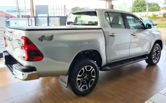 TOYOTA-HILUX-2.8 D-4D TURBO DIESEL CD SRX 4X4 AUTOMÁTICO TOYOTA-HILUX-2026