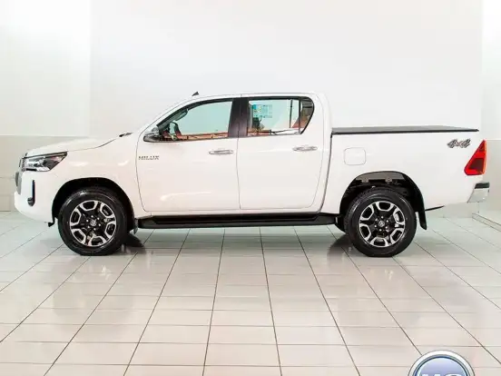 TOYOTA-HILUX-2.8 D-4D TURBO DIESEL CD SRX 4X4 AUTOMÁTICO TOYOTA-HILUX-2026