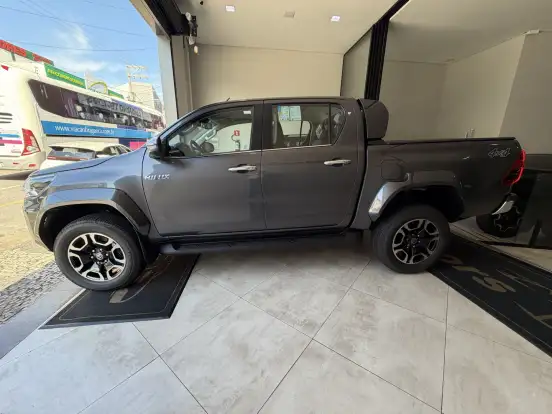 TOYOTA-HILUX-2.8 D-4D TURBO DIESEL CD SRX PLUS 4X4 AUTOMÁTICO TOYOTA-HILUX-2026
