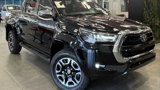 TOYOTA HILUX 2.8 D-4D TURBO DIESEL CD SRX PLUS 4X4 AUTOMÁTICO
