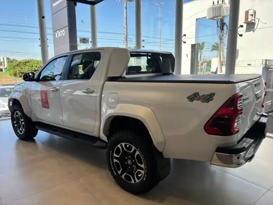TOYOTA-HILUX-2026
