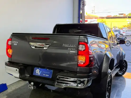 TOYOTA-HILUX-2.8 D-4D TURBO DIESEL CD SRX PLUS 4X4 AUTOMÁTICO TOYOTA-HILUX-2024