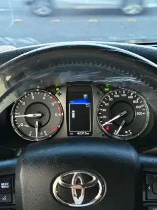 TOYOTA-HILUX-2024