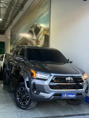 TOYOTA-HILUX-2024