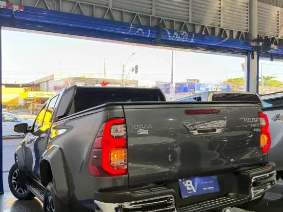 TOYOTA-HILUX-2.8 D-4D TURBO DIESEL CD SRX PLUS 4X4 AUTOMÁTICO TOYOTA-HILUX-2024