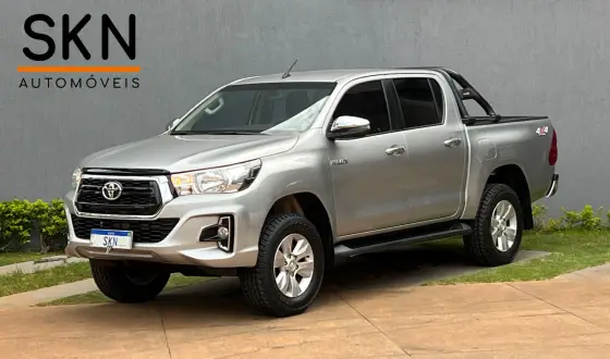 TOYOTA HILUX 2.8 SR 4X4 CD 16V DIESEL 4P AUTOMÁTICO