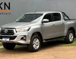 TOYOTA HILUX 2.8 SR 4X4 CD 16V DIESEL 4P AUTOMÁTICO TOYOTA HILUX 2.8 SR 4X4 CD 16V DIESEL 4P AUTOMÁTICO