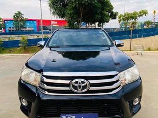 TOYOTA-HILUX-2.7 SR 4X2 CD 16V FLEX 4P AUTOMÁTICO TOYOTA-HILUX-2017