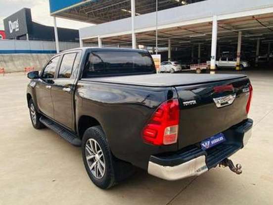 TOYOTA-HILUX-2.7 SR 4X2 CD 16V FLEX 4P AUTOMÁTICO TOYOTA-HILUX-2017