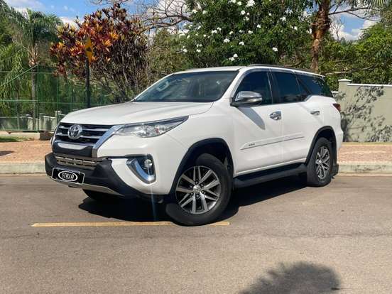 TOYOTA-HILUX-2.7 SR 4X2 CD 16V FLEX 4P AUTOMÁTICO TOYOTA-HILUX-2017