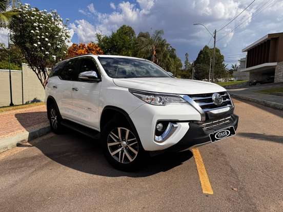 TOYOTA-HILUX-2.7 SR 4X2 CD 16V FLEX 4P AUTOMÁTICO TOYOTA-HILUX-2017