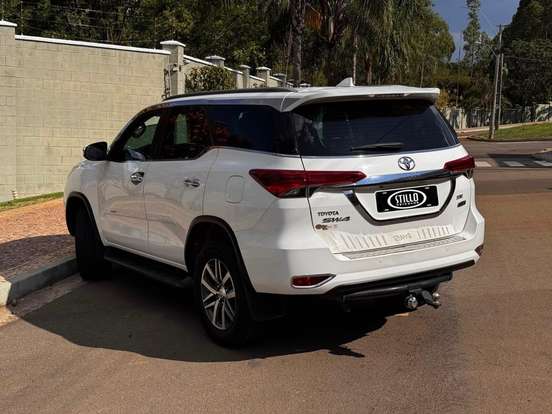 TOYOTA-HILUX-2.7 SR 4X2 CD 16V FLEX 4P AUTOMÁTICO TOYOTA-HILUX-2017