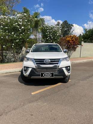 TOYOTA-HILUX-2.7 SR 4X2 CD 16V FLEX 4P AUTOMÁTICO TOYOTA-HILUX-2017