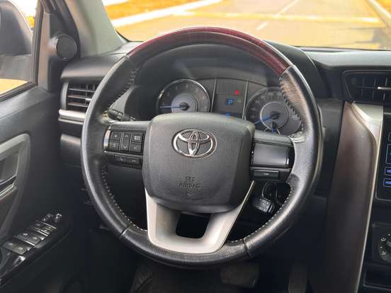 TOYOTA-HILUX-2.7 SR 4X2 CD 16V FLEX 4P AUTOMÁTICO TOYOTA-HILUX-2017