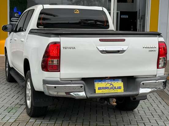 TOYOTA-HILUX-2016