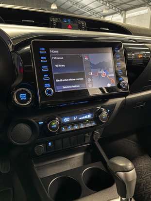 TOYOTA-HILUX-2021