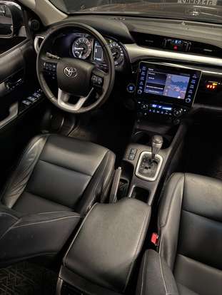 TOYOTA-HILUX-2021
