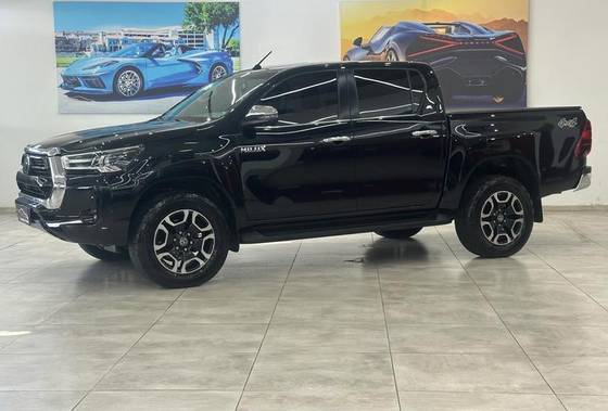 TOYOTA HILUX 2.8 D-4D TURBO DIESEL CD CONQUEST 4X4 AUTOMÁTICO