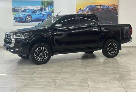 TOYOTA-HILUX-2023
