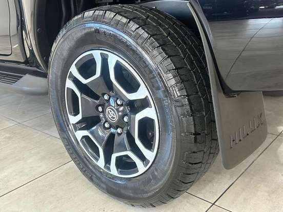 TOYOTA-HILUX-2.8 D-4D TURBO DIESEL CD CONQUEST 4X4 AUTOMÁTICO TOYOTA-HILUX-2023