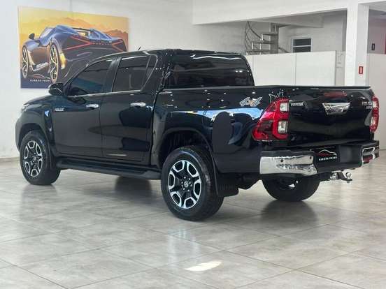 TOYOTA-HILUX-2023