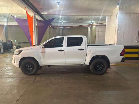TOYOTA-HILUX-2024