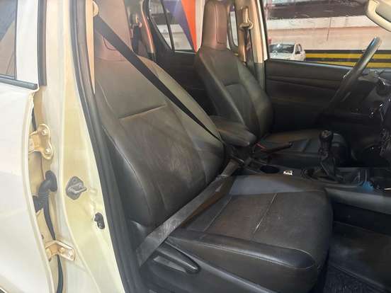 TOYOTA-HILUX-2024