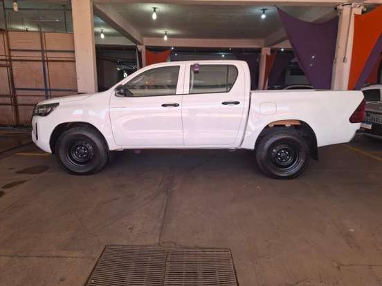 TOYOTA-HILUX-2.8 D-4D TURBO DIESEL CD POWER PACK 4X4 AUTOMÁTICO TOYOTA-HILUX-2024