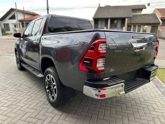 TOYOTA-HILUX-2.8 D-4D TURBO DIESEL CD POWER PACK 4X4 AUTOMÁTICO TOYOTA-HILUX-2025