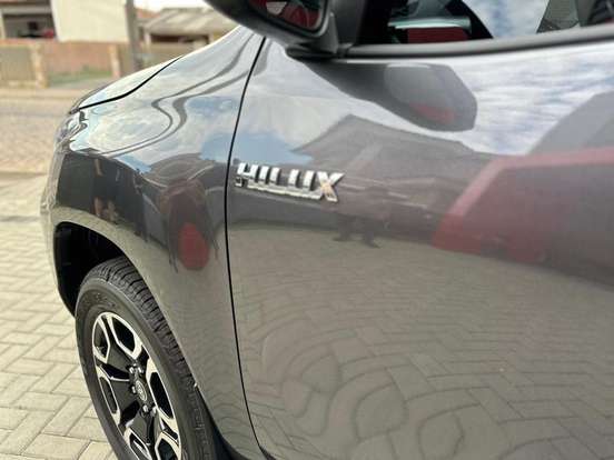 TOYOTA-HILUX-2.8 D-4D TURBO DIESEL CD POWER PACK 4X4 AUTOMÁTICO TOYOTA-HILUX-2025