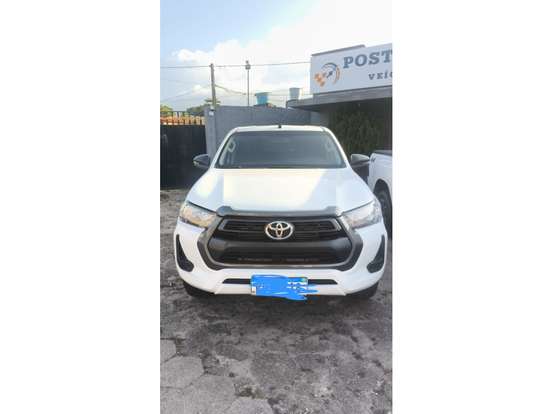 TOYOTA-HILUX-2023