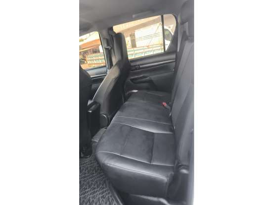 TOYOTA-HILUX-2023