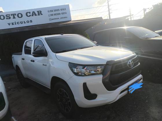 TOYOTA HILUX 2.8 D-4D TURBO DIESEL CD POWER PACK 4X4 MANUAL