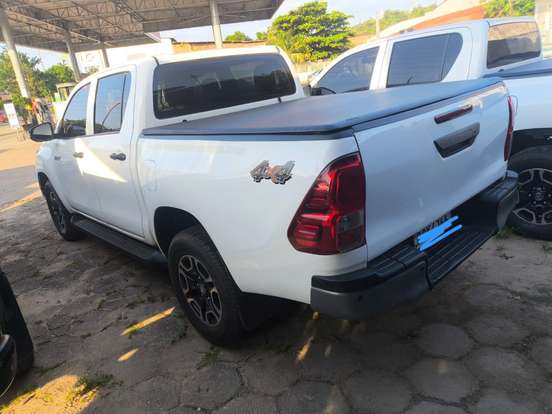 TOYOTA-HILUX-2022