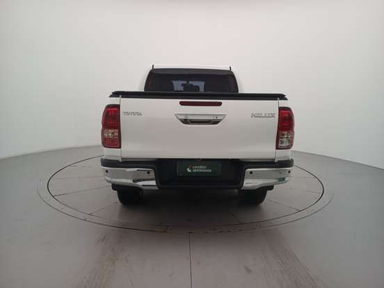 TOYOTA-HILUX-2023