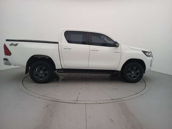 TOYOTA-HILUX-2023