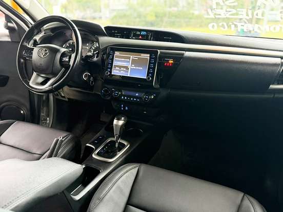 TOYOTA-HILUX-2.8 D-4D TURBO DIESEL CD SR 4X4 AUTOMÁTICO TOYOTA-HILUX-2023