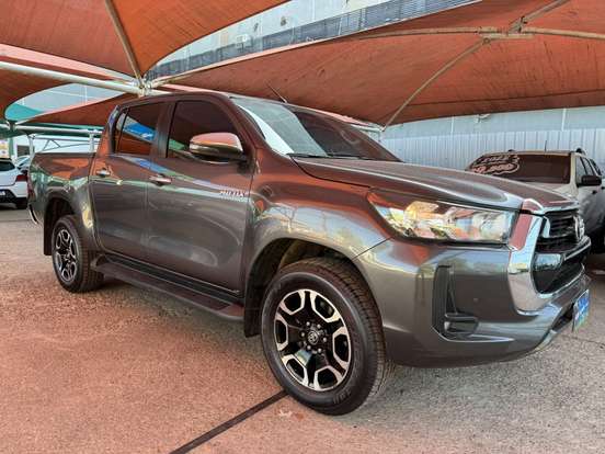 TOYOTA-HILUX-2.8 D-4D TURBO DIESEL CD SRV 4X4 AUTOMÁTICO TOYOTA-HILUX-2022